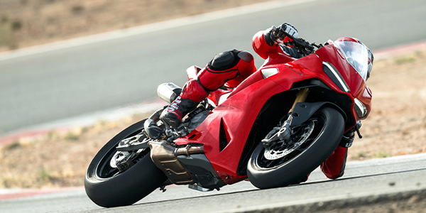 2025-ducati-panigale-v2-feature