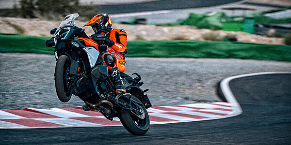 2025-ktm-1390-super-adventure-s-evo