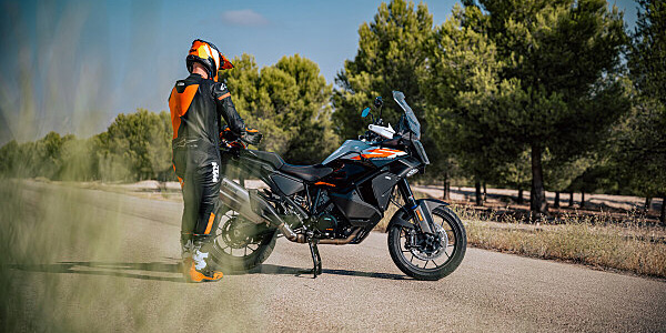 2025-ktm-1390-super-adventure-s