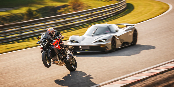 2025-ktm-1390-super-duke-gt